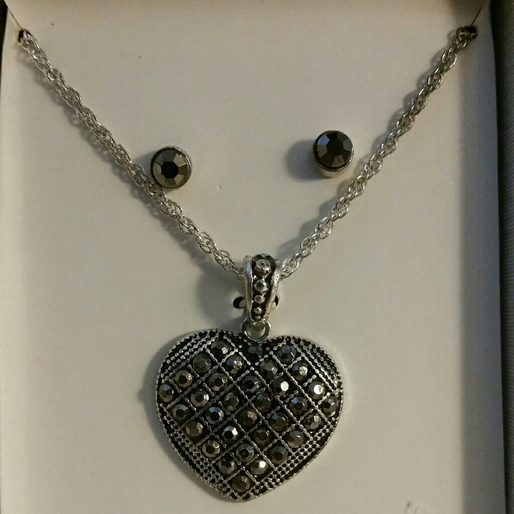 18" Silver and Black Art Deco Neclace Earring Set